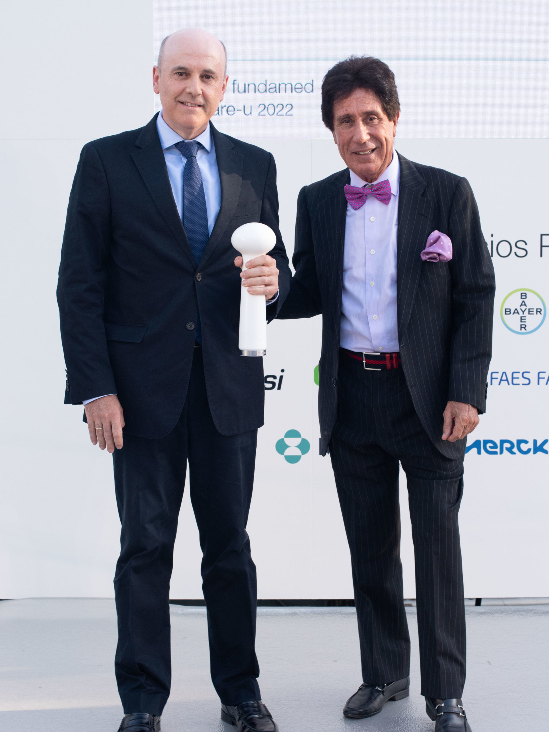 Manuel Martínez, director general de la planta BerilMed, Bayer, premios Fundamed y Wecare-u, Arturo Fernández