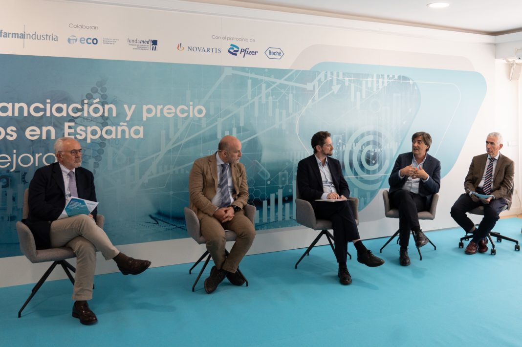 Mesa 'El proceso de financiación y precio de medicamentos en España'
