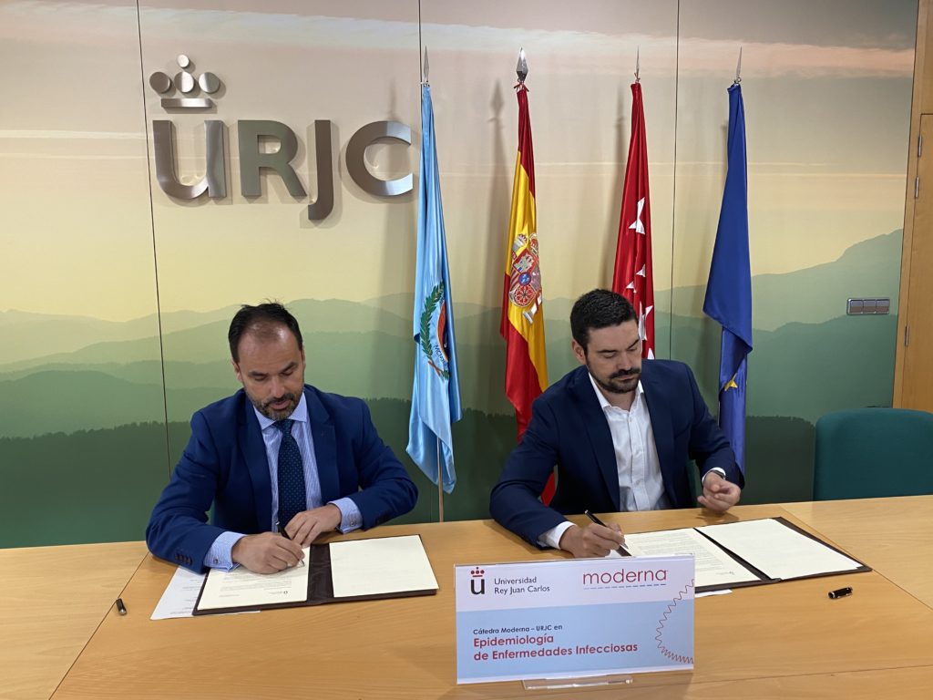 La URJC y Moderna firman un acuerdo de colaboración para generar nueva evidencia científica en torno a la tecnología ARNm.