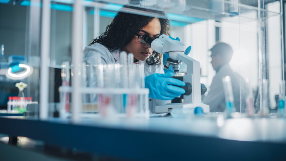 Investigadora en su laboratorio